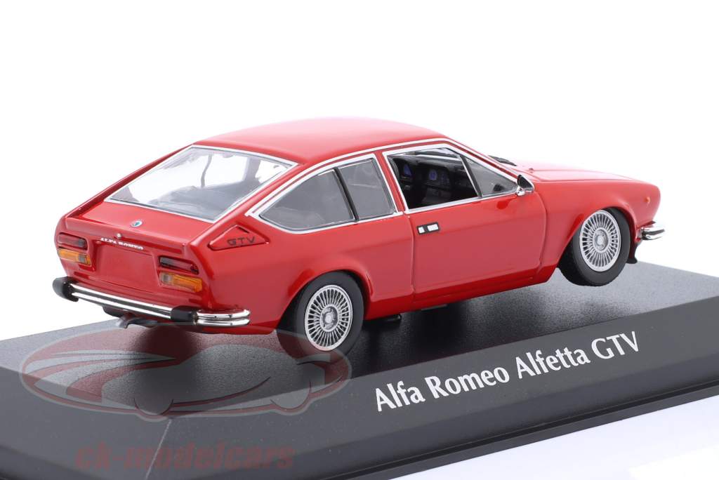 Alfa Romeo Alfetta GTV 建设年份 1976 红色的 1:43 Minichamps