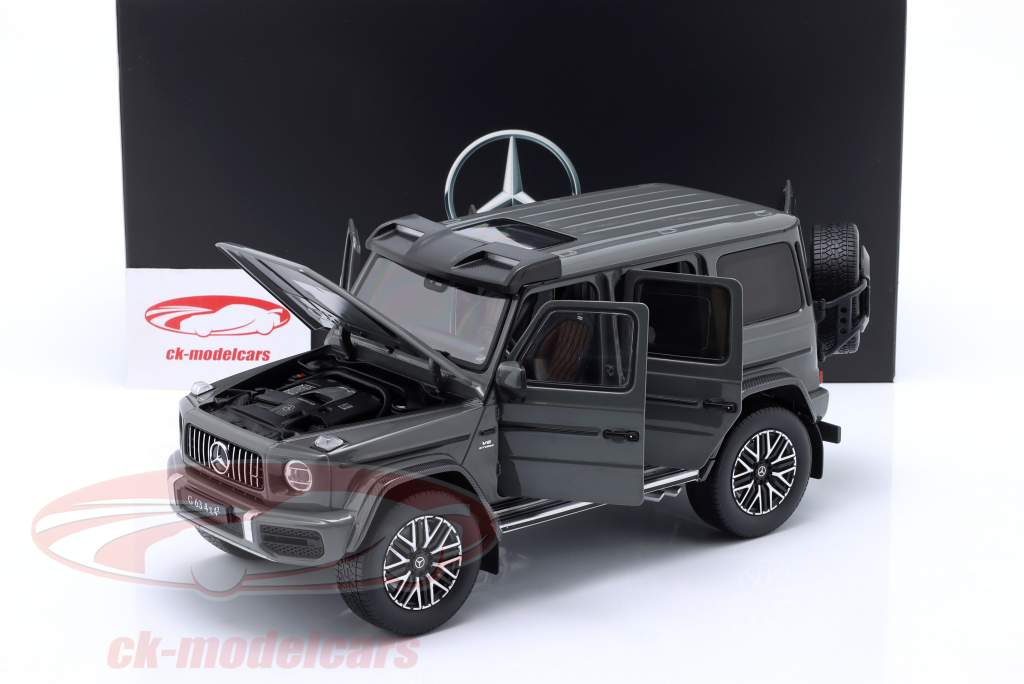 Mercedes-Benz AMG G63 (W463) 4x4 Bouwjaar 2022 klassiek grijs 1:18 iScale