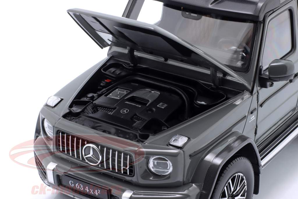 Mercedes-Benz AMG G63 (W463) 4x4 Byggeår 2022 klassisk grå 1:18 iScale