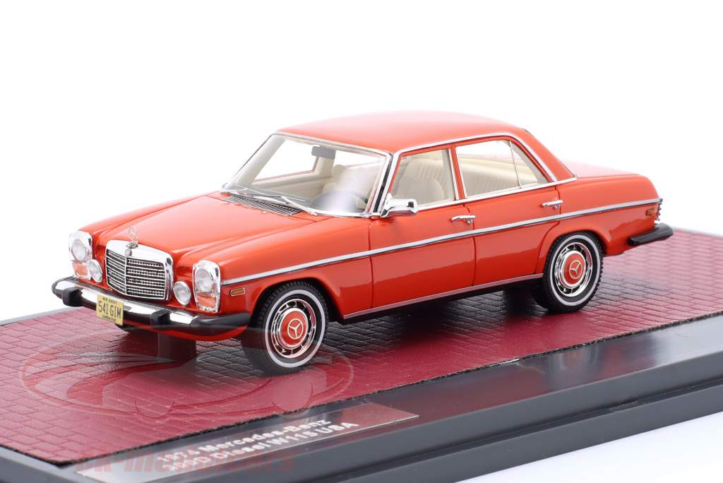 Mercedes-Benz 300D (W115) Versão dos EUA 1974 vermelho 1:43 Matrix