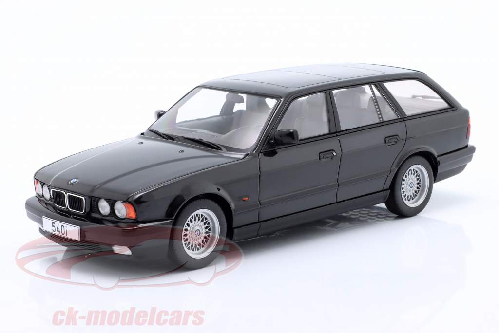BMW 540i (E34) Touring 建設年 1991 黒 メタリックな 1:18 Model Car Group