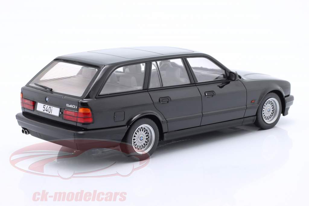 BMW 540i (E34) Touring Anno di costruzione 1991 nero metallico 1:18 Model Car Group