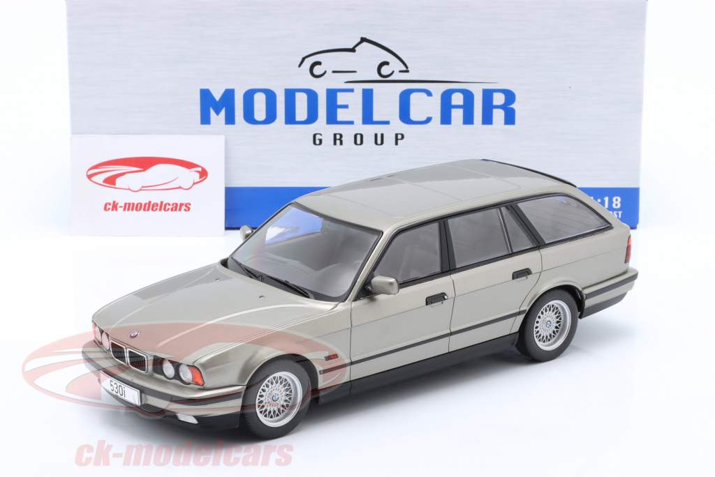 BMW 530i (E34) Touring Ano de construção 1991 Cinza metálico 1:18 Model Car Group