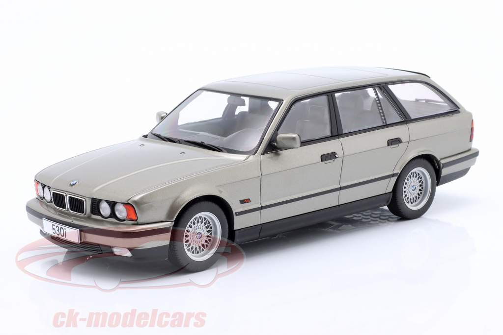 BMW 530i (E34) Touring 建设年份 1991 灰色的 金属的 1:18 Model Car Group