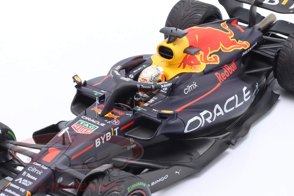 M Verstappen Red Bull RB18 #1 Winner Japan GP Formula 1 World Champion 2022 1:18 Minichamps