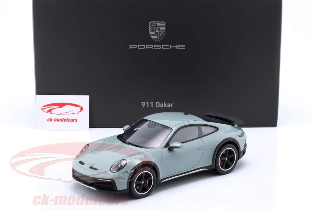 Porsche 911 (992) Dakar schaduwgroen metalen 1:18 Spark