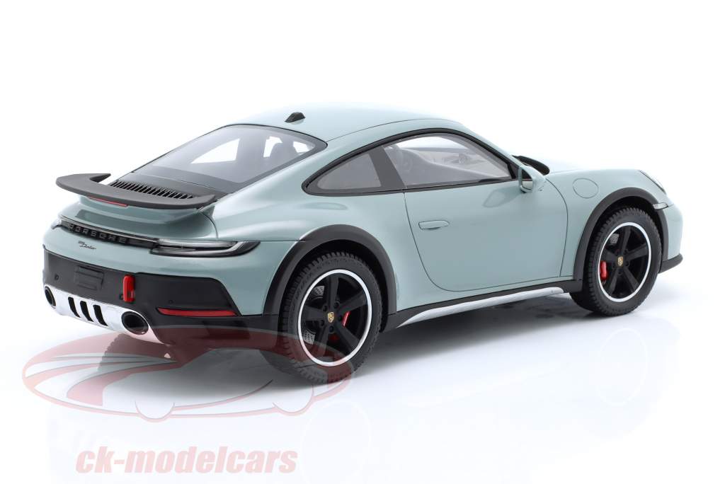 Porsche 911 (992) Dakar 深绿色 金属的 1:18 Spark