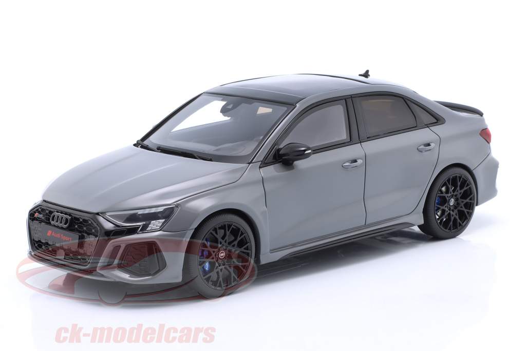 Audi RS 3 セダン Performance Edition 2022 ナルドグレー 1:18 GT-Spirit