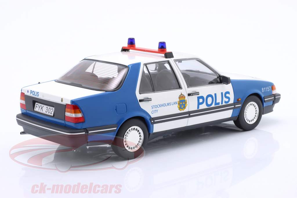 Saab 9000 CD Turbo Bouwjaar 1990 Zweden politie blauw / wit 1:18 Triple9
