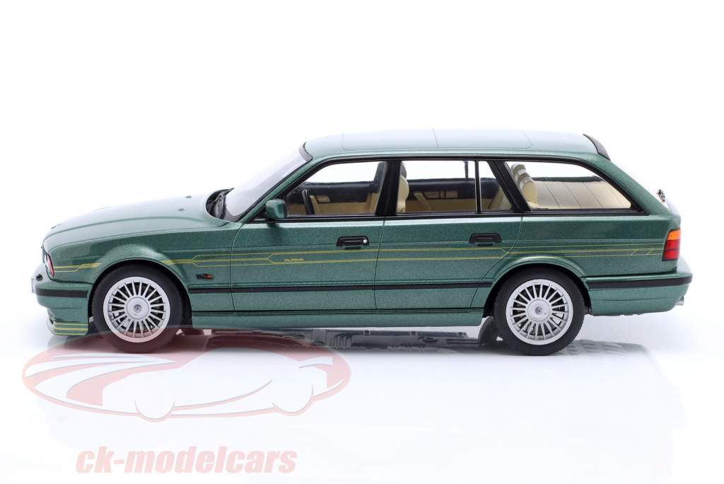 BMW Alpina B10 4.6 Touring (E34) 1991 donkergroen metalen 1:18 Model Car Group
