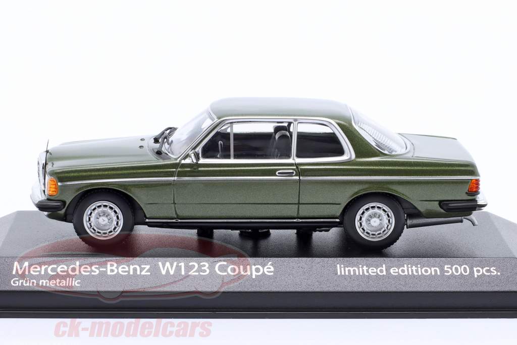 Mercedes-Benz 230CE (W123) Año de construcción 1982 verde oscuro metálico 1:43 Minichamps
