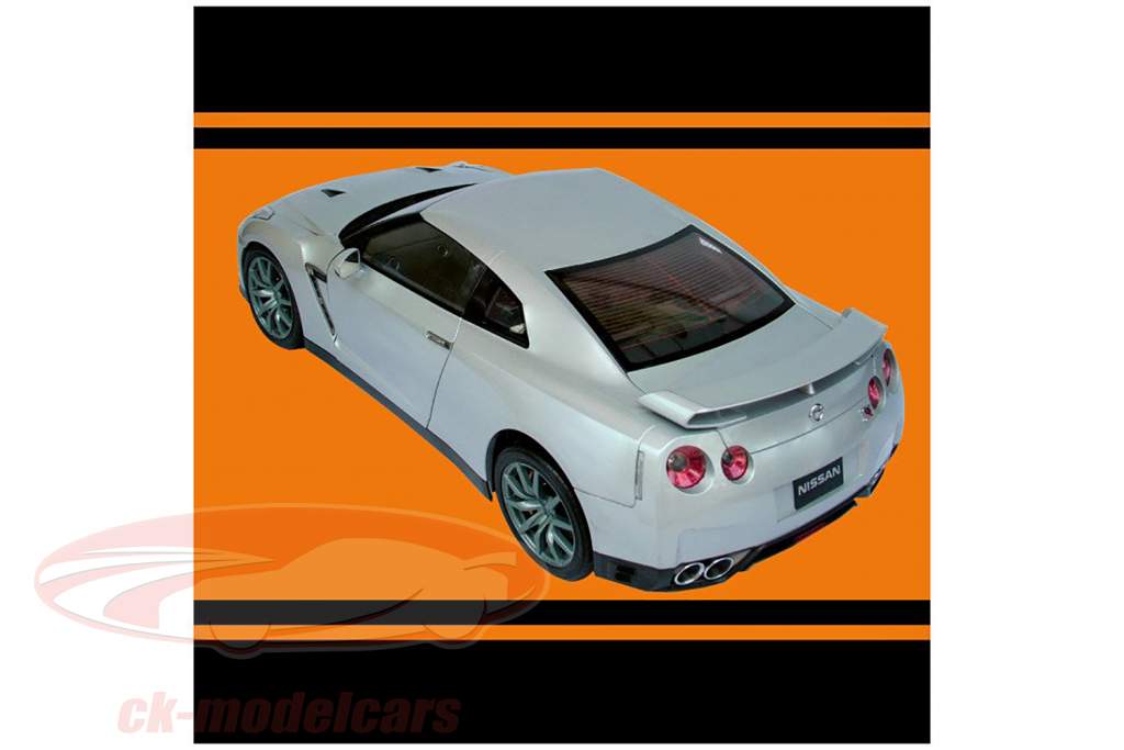 Nissan GT-R Anno di costruzione 2011 argento Kit 1:8 Ixo