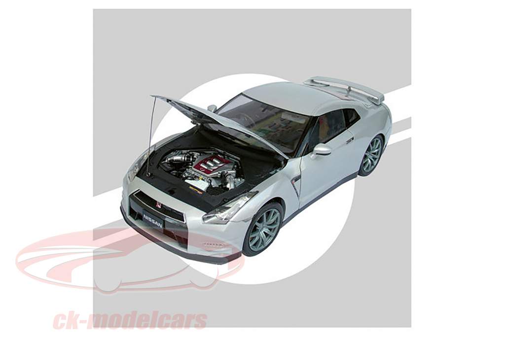 Nissan GT-R Byggeår 2011 sølv Kit 1:8 Ixo