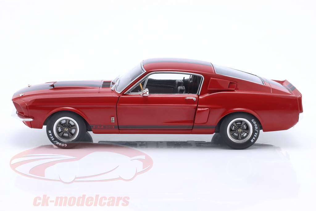 Shelby GT500 建设年份 1967 红色的 和 黑色的 条纹 1:18 Solido