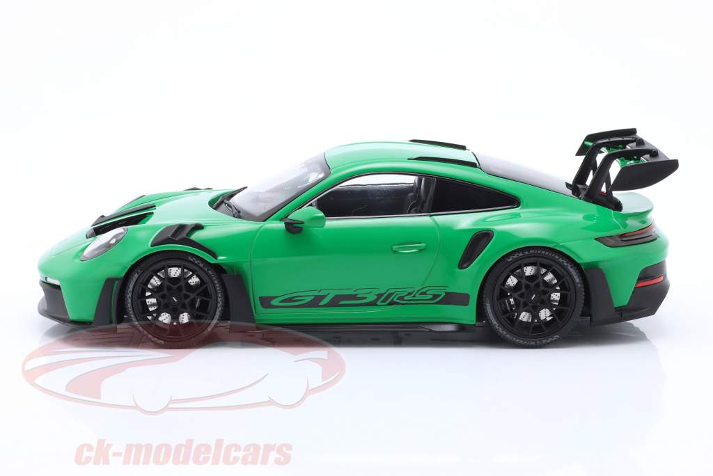Porsche 911 (992) GT3 RS Année de construction 2023 vert / noir jantes 1:18 Minichamps