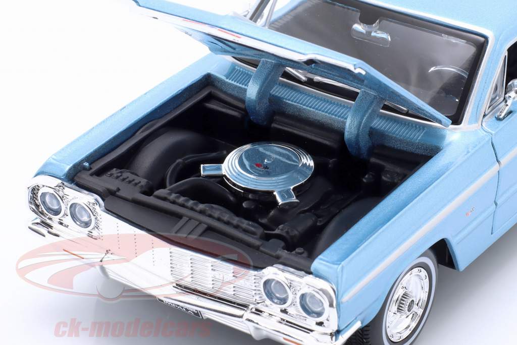 Chevrolet Impala SS Année de construction 1964 Bleu clair 1:24 Maisto