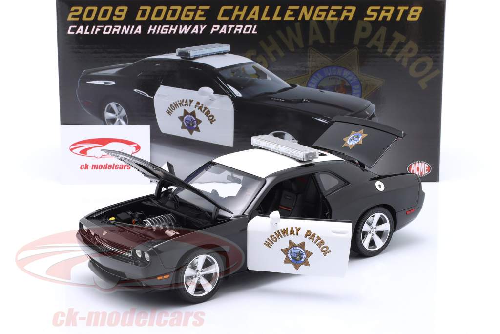 Dodge Challenger SRT8 Hwy Patrulje Byggeår 2009 sort / hvid 1:18 GMP