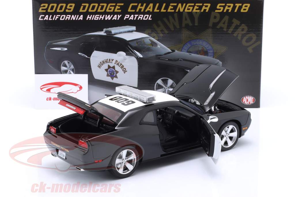 Dodge Challenger SRT8 Hwy Patrouille Bouwjaar 2009 zwart / wit 1:18 GMP