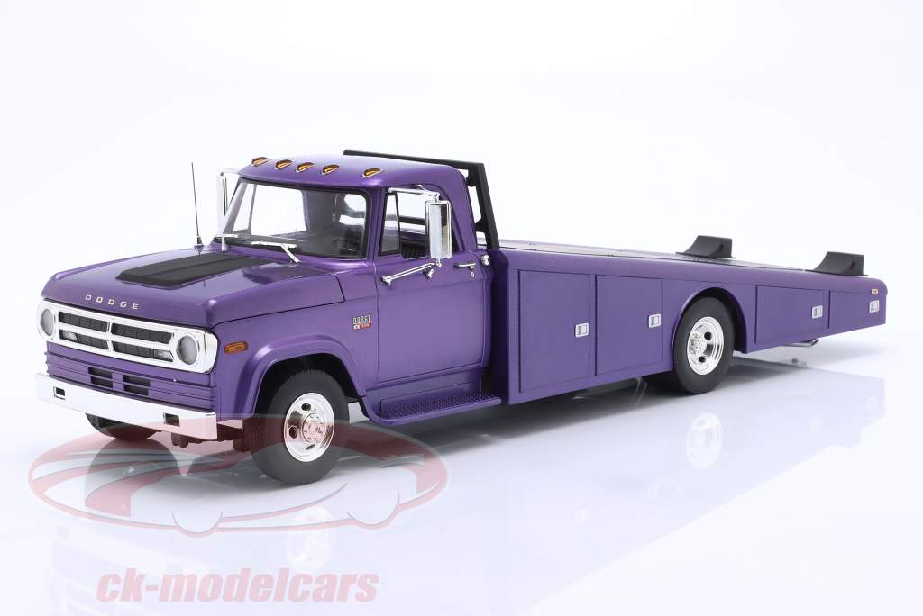 Dodge D300 Ramp Truck Année de construction 1970 violet 1:18 GMP