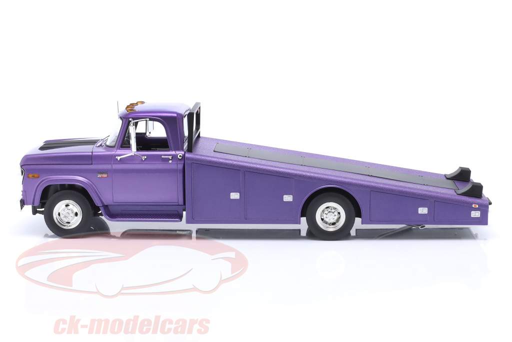 Dodge D300 Ramp Truck Año de construcción 1970 púrpura 1:18 GMP
