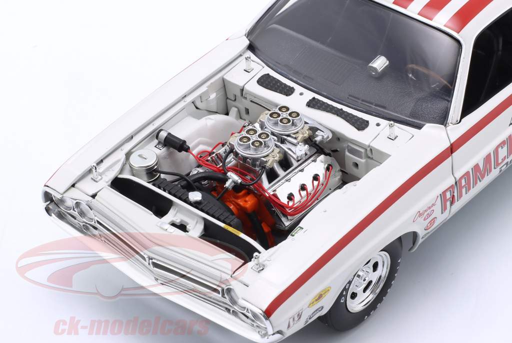 Dodge Challenger Pro Stock Ramchargers Год постройки 1971 белый / красный 1:18 GMP