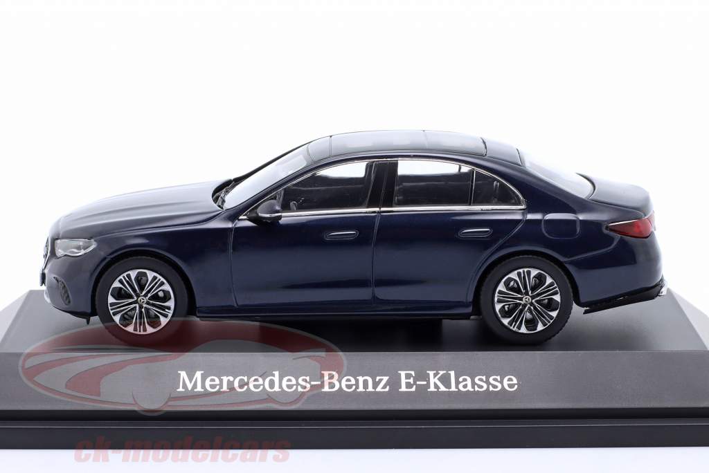 Mercedes-Benz Clase E limusina (W214) Año de construcción 2024 azul náutico 1:43 Norev