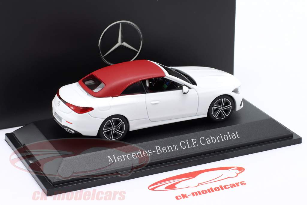 Mercedes-Benz CLE Cabriolé (A236) Ano de construção 2024 opalita branca 1:43 Norev