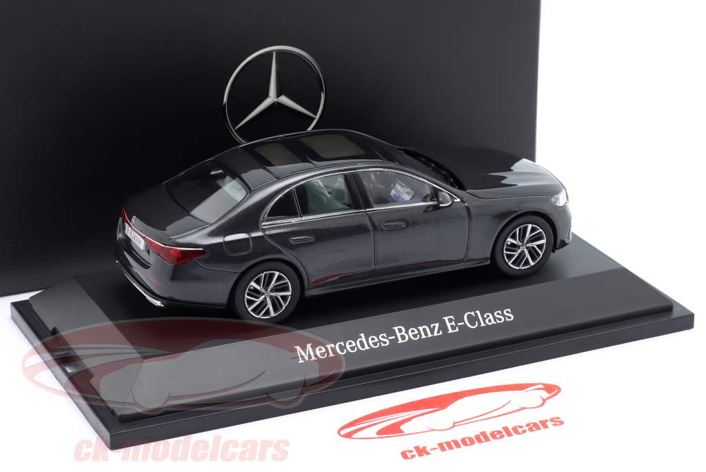 Mercedes-Benz Clase E limusina (W214) Año de construcción 2024 gris grafito 1:43 Norev
