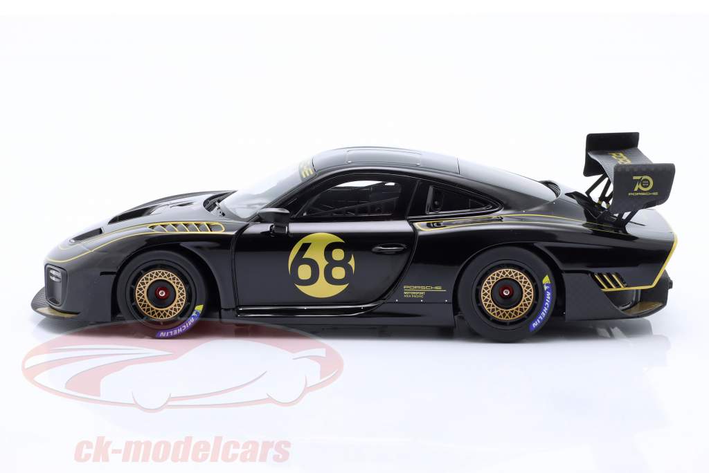 Porsche 935/19 #68 Año de construcción 2020 negro / oro 1:18 Minichamps