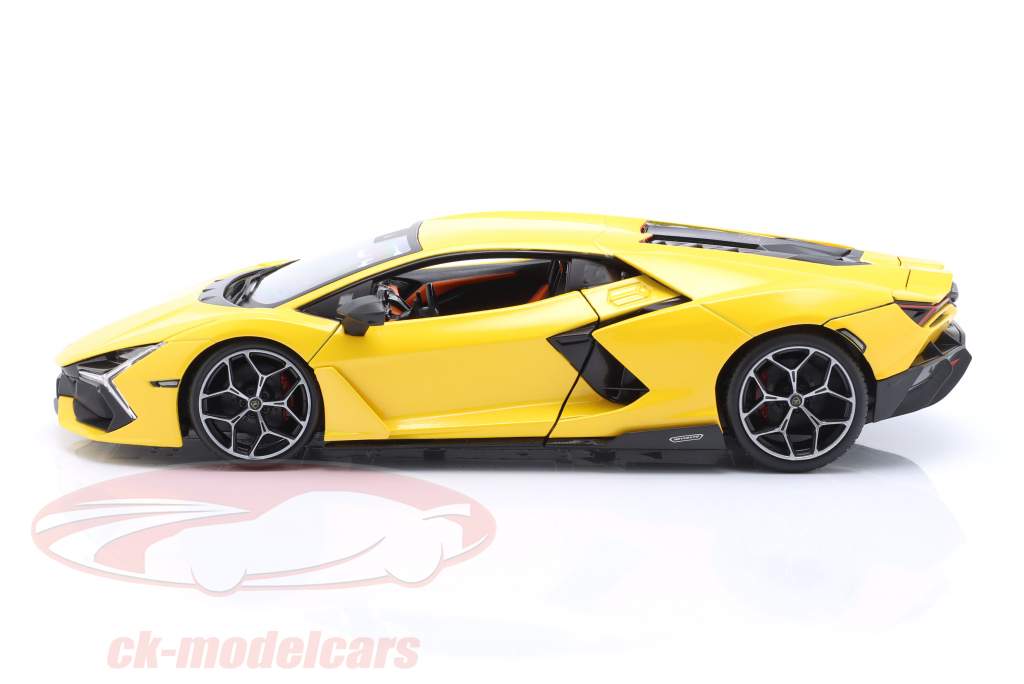 Lamborghini Revuelto Hybrid Construction year 2023 yellow 1:18 Maisto