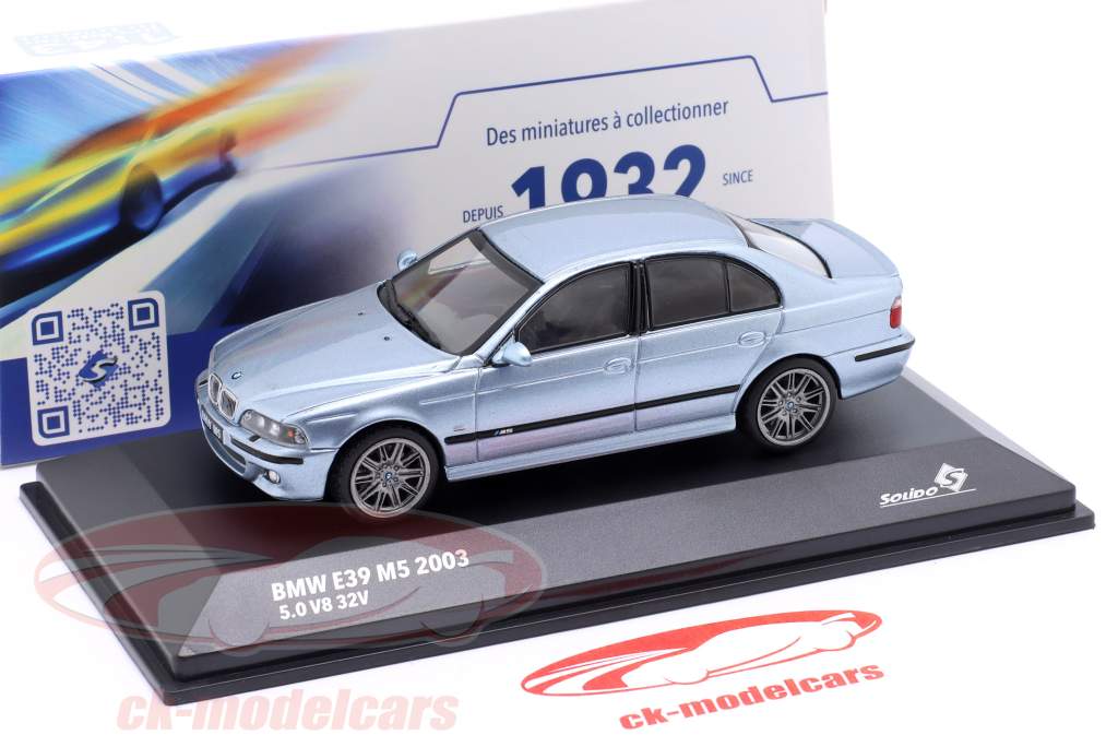 BMW M5 (E39) Bouwjaar 2000 zilver blauw metalen 1:43 Solido