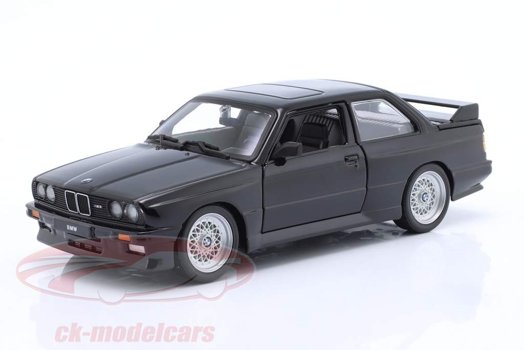 BMW M3 (E30) Año de construcción 1988 negro 1:24 Bburago
