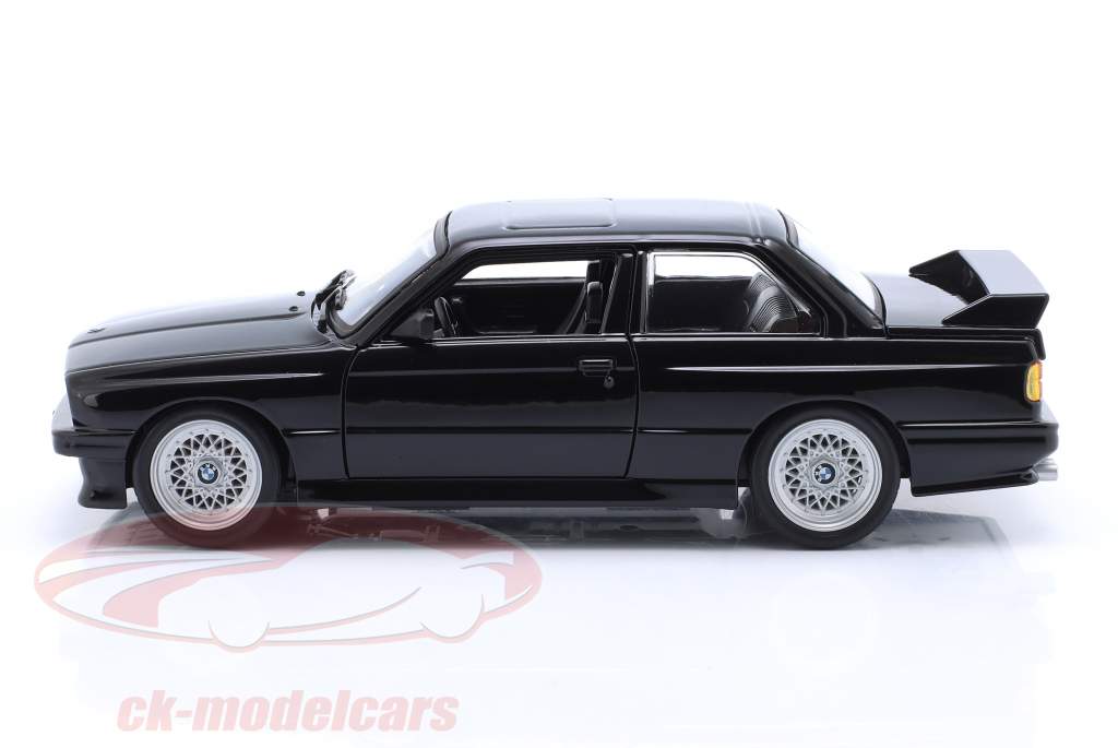 Bburago BMW M3 (E30) 1988 – Miniature 1/24 Noire – Voiture De Collection Pour Ados Et Adultes – Dès 14 Ans