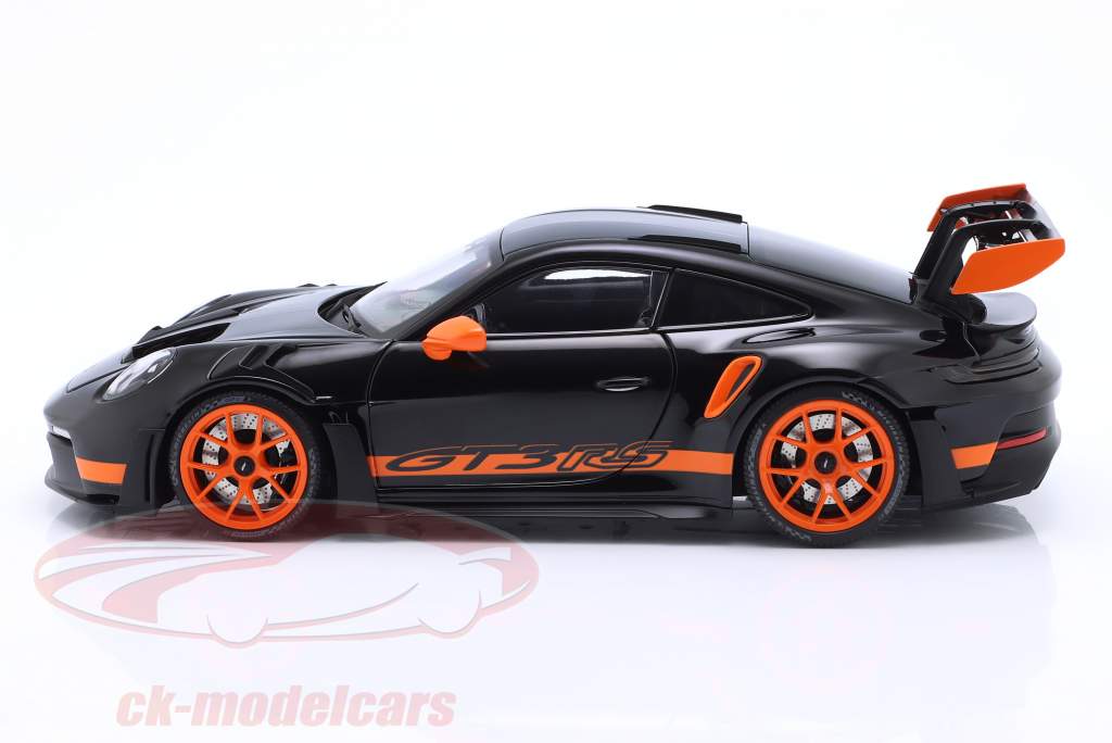 Porsche 911 (992) GT3 RS 建设年份 2022 黑色的 / 橙子 轮辋 1:18 Minichamps