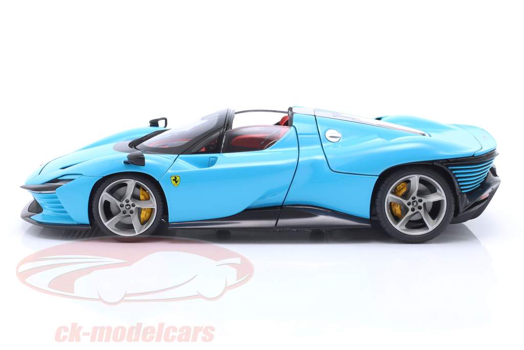 Ferrari Daytona SP3 Closed Top 2022 blue 1:18 Bburago Signature