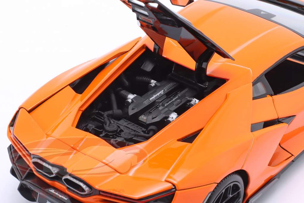 Lamborghini Revuelto Hybrid Année de construction 2023 orange 1:18 Maisto