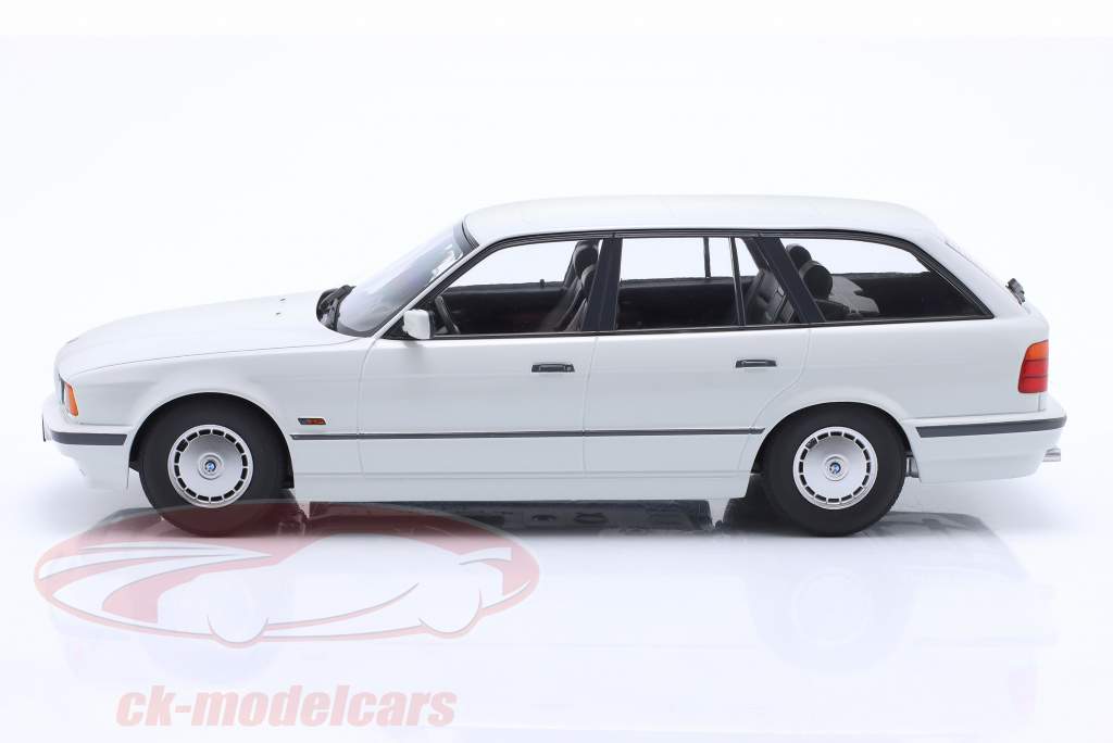 Triple9 1:18 BMW 5 series E34 Touring year 1996 alpine white T9 