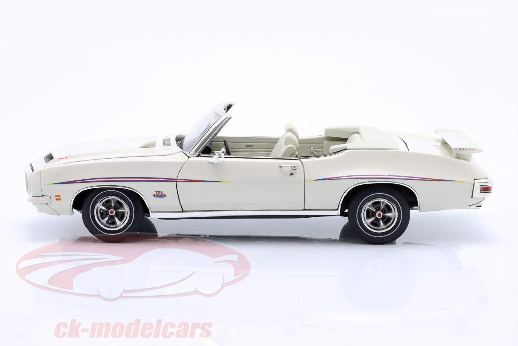 Pontiac GTO Judge Convertible year 1971 white 1:18 GMP