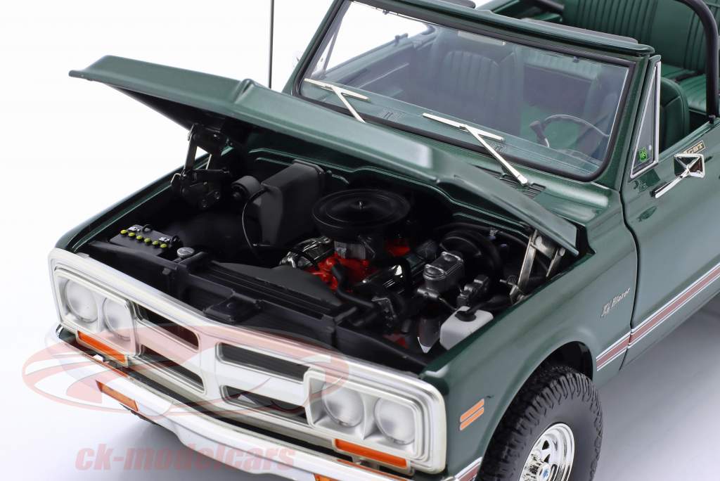 Chevrolet K5 Blazer Baujahr 1970 grün 1:18 GMP