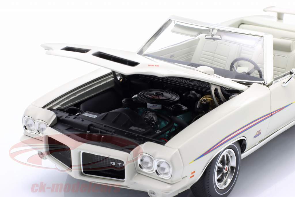 Pontiac GTO Judge Convertible Année de construction 1971 blanc 1:18 GMP