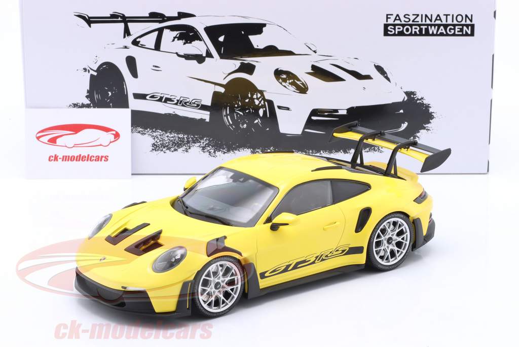 Porsche 911 (992) GT3 RS Baujahr 2023 gelb / silberne Felgen 1:18 Minichamps