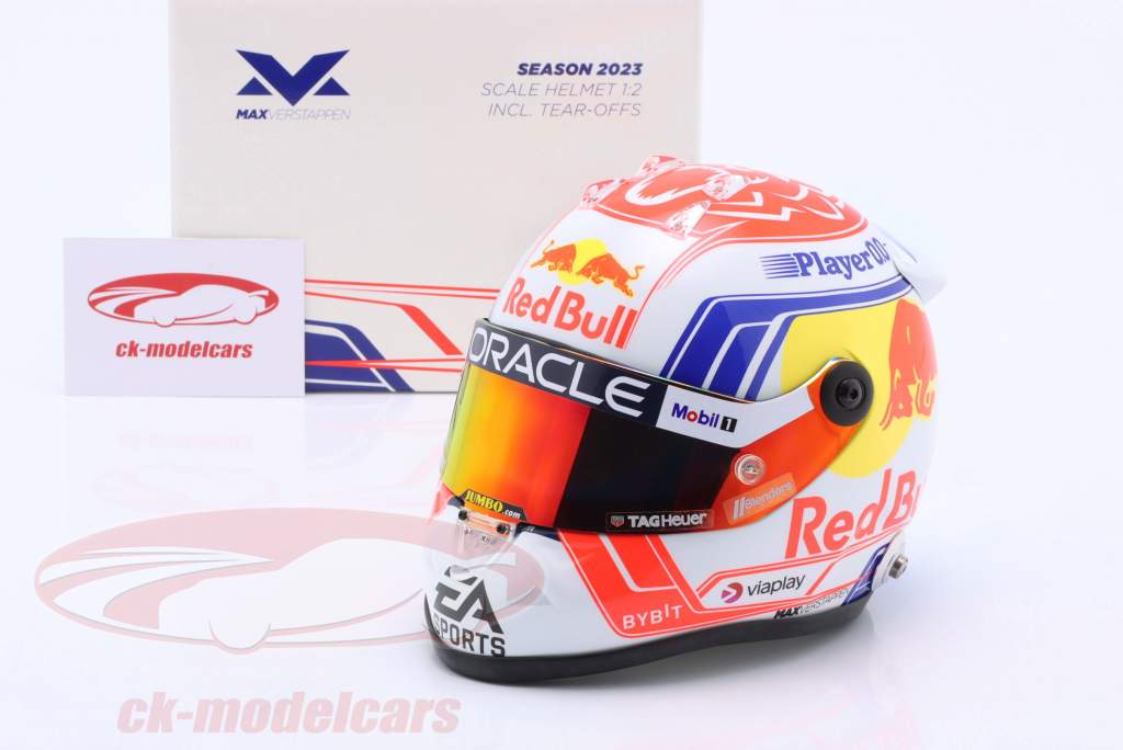 Max Verstappen Red Bull Racing #1 公式 1 世界冠军 2023 头盔 1:2 Schuberth