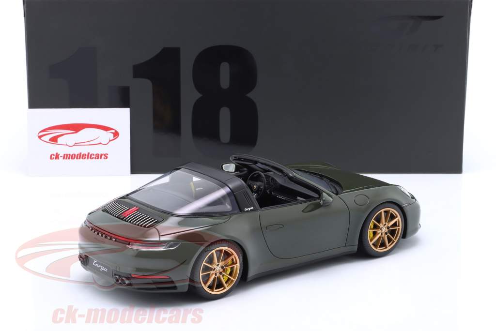 Porsche 911 (992) Targa 4S Baujahr 2020 olivgrün 1:18 GT-Spirit