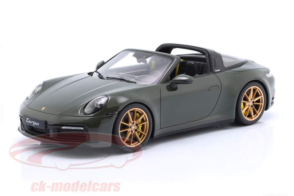Porsche 911 (992) Targa 4S Anno di costruzione 2020 verde oliva 1:18 GT-Spirit