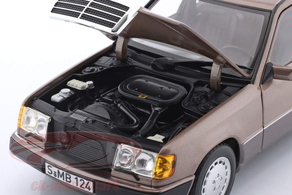 Mercedes-Benz 230E (W124) 建設年 1989-1993 ローズウッド メタリックな 1:18 Norev
