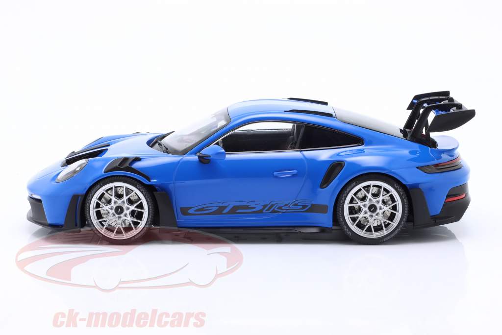 Porsche 911 (992) GT3 RS Byggeår 2023 blå / sølv fælge 1:18 Minichamps