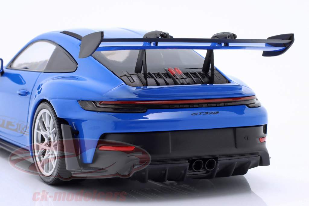 Porsche 911 (992) GT3 RS Baujahr 2023 blau / silberne Felgen 1:18 Minichamps