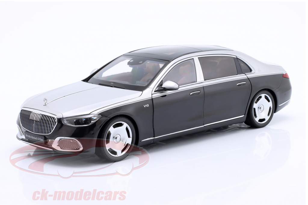 Mercedes-Benz Maybach Classe S (Z223) 2021 argento / nero 1:18 Almost Real