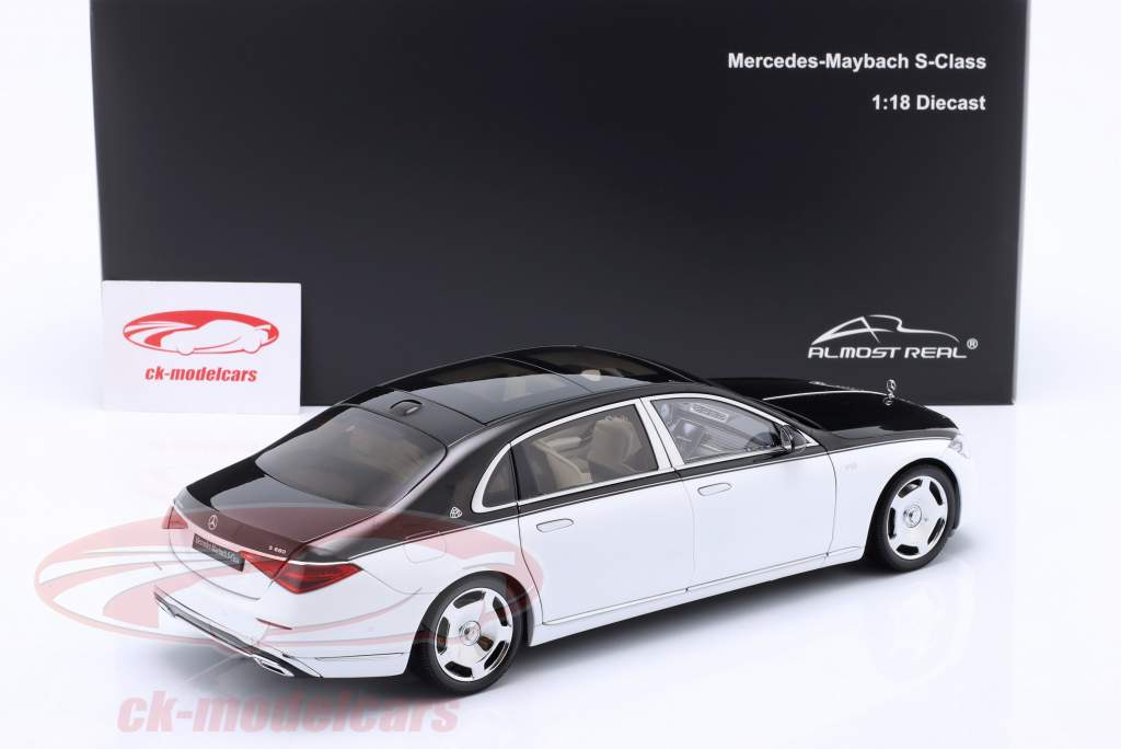 Maybach 高級車 超 1/18スケールモデル