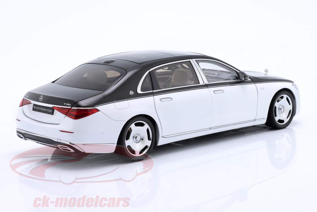 Mercedes-Benz Maybach Clase S (Z223) 2021 negro / blanco 1:18 Almost Real